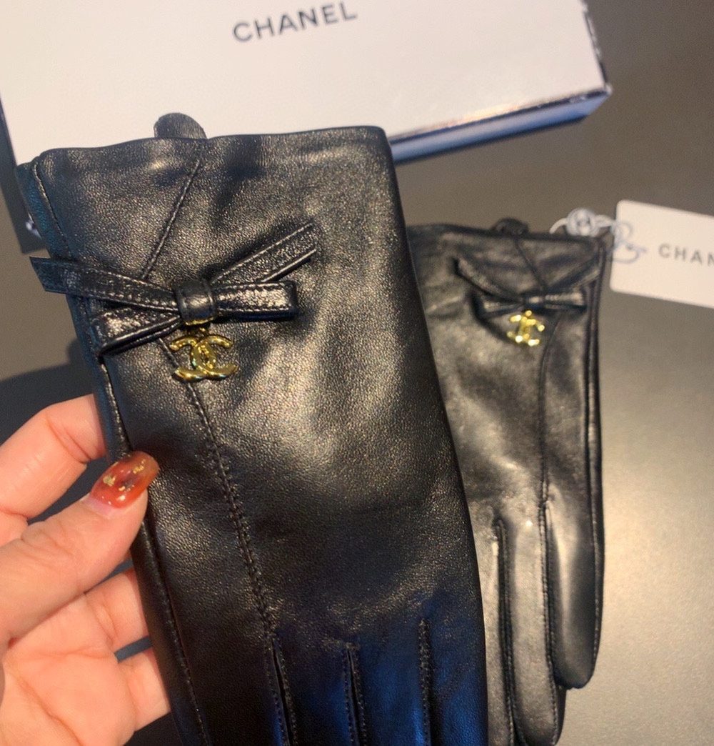 Chanel Gloves In Black