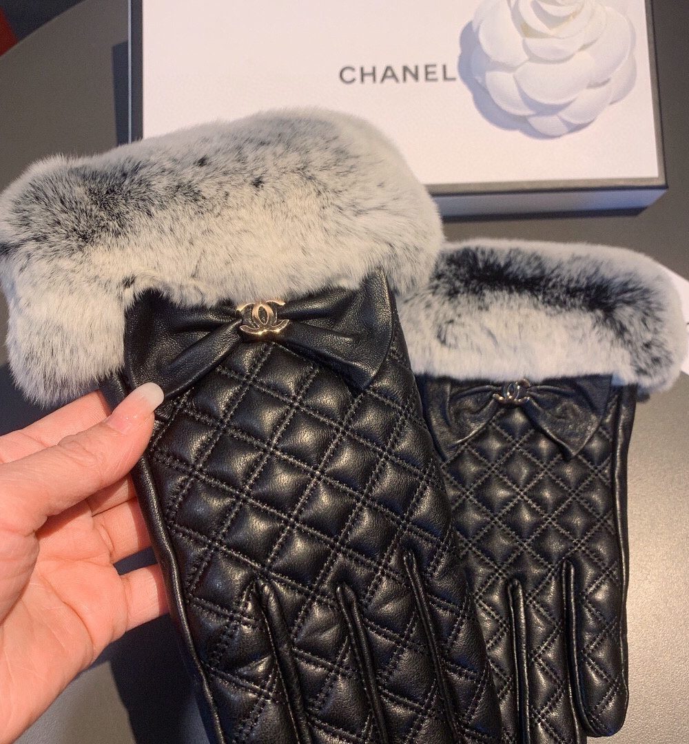 Chanel Gloves In Black