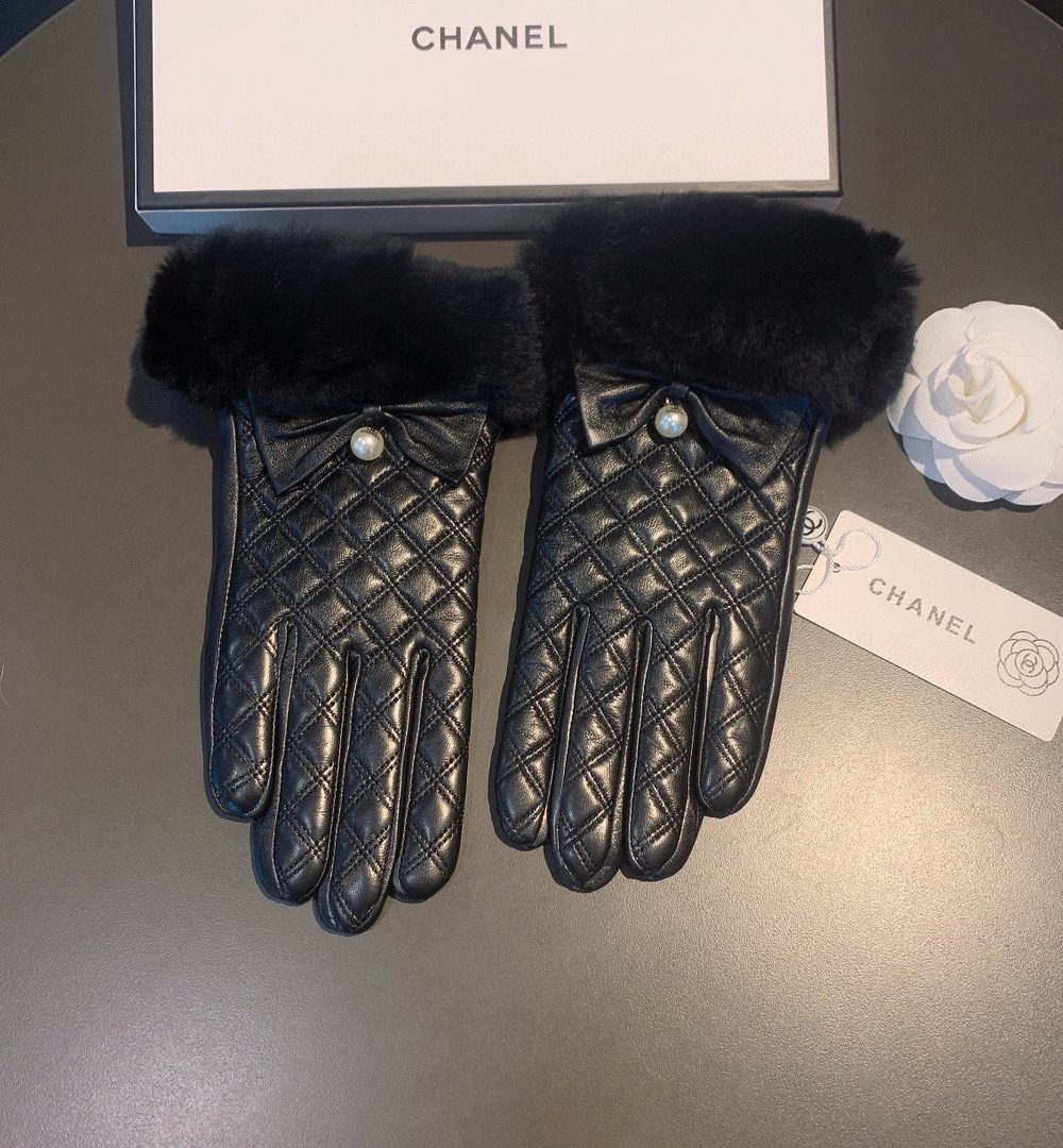 Chanel Gloves In Black