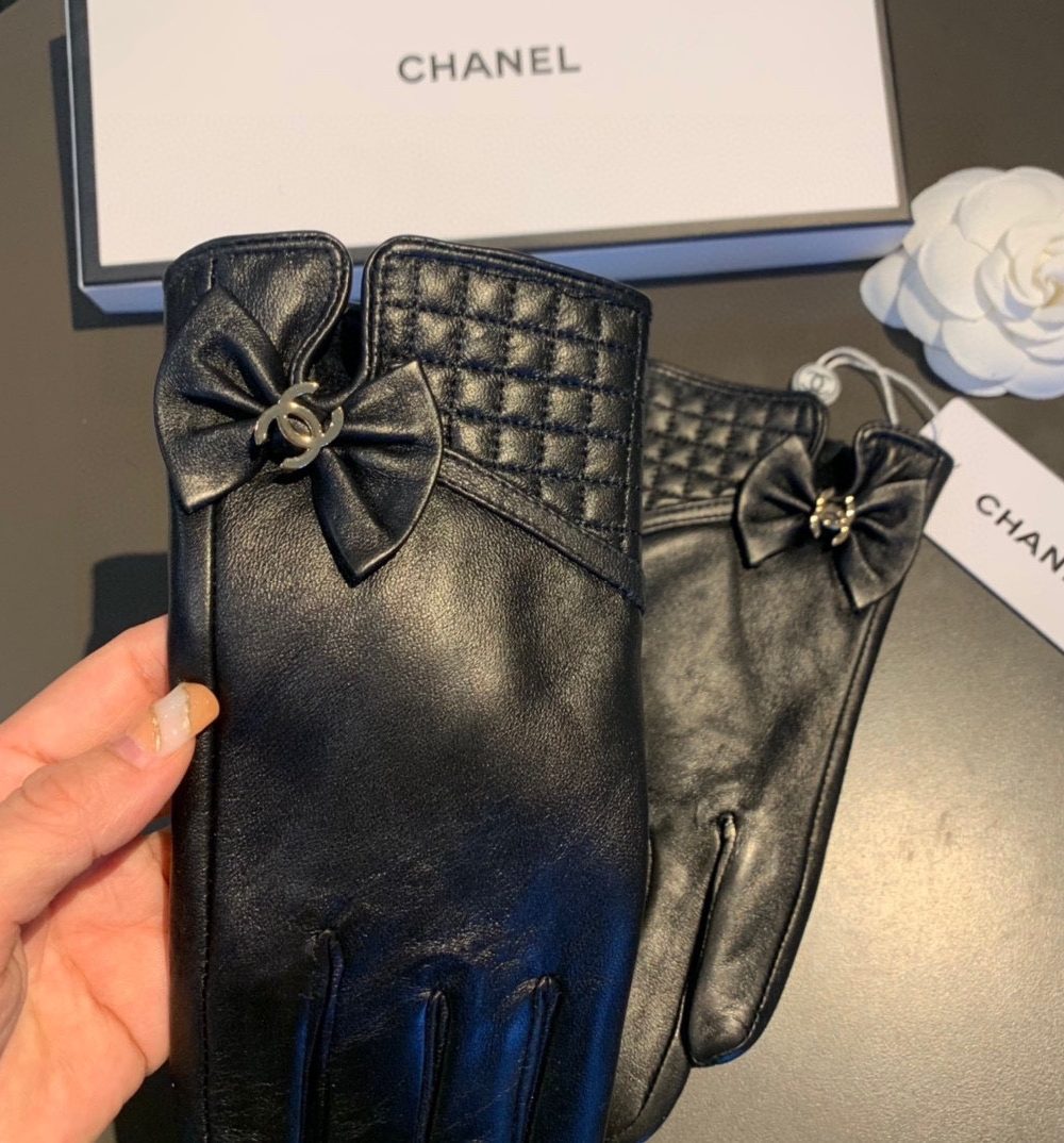 Chanel Gloves In Black