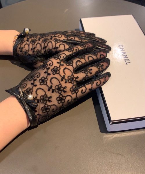 Chanel Gloves In Black