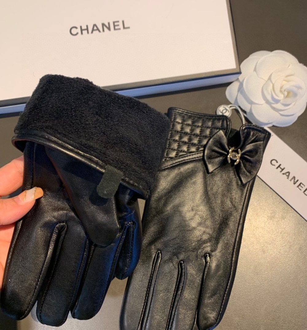 Chanel Gloves In Black