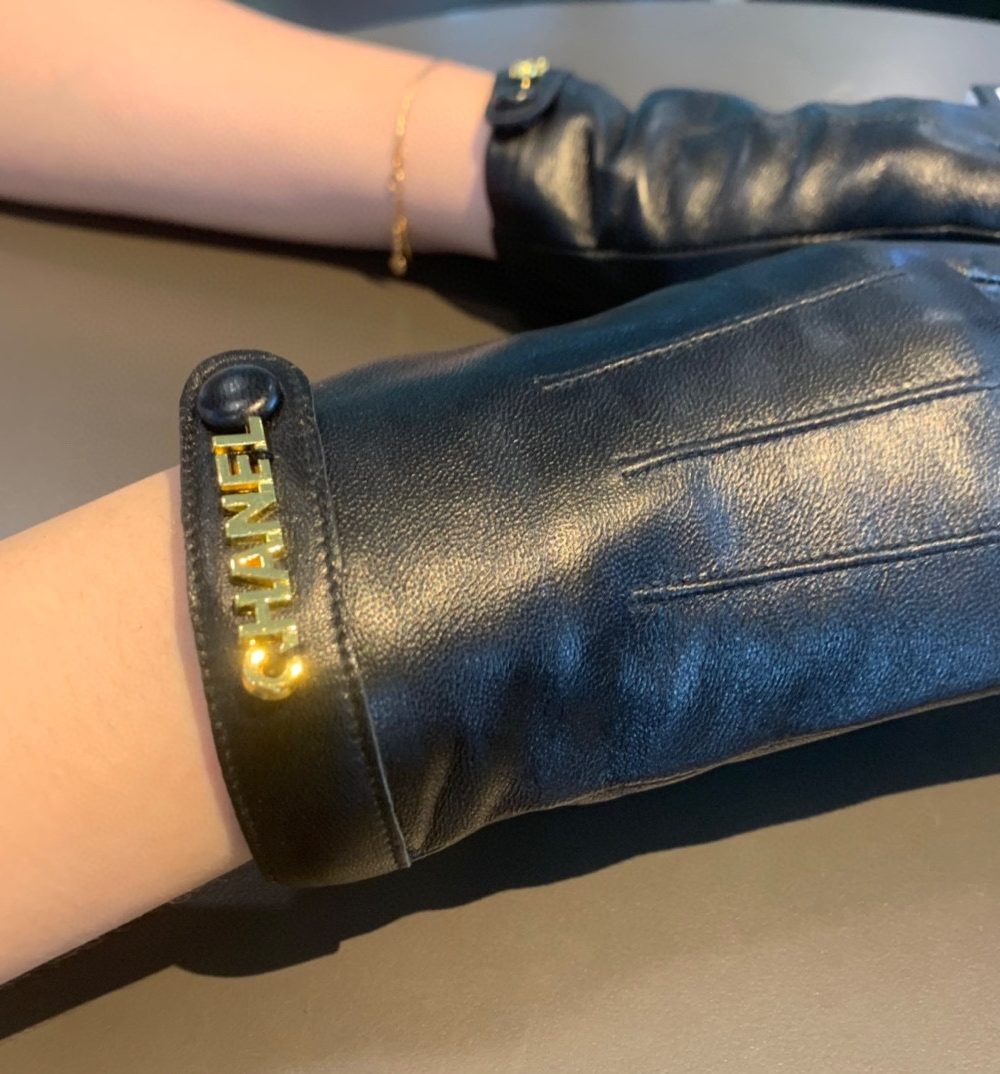 Chanel Gloves In Black