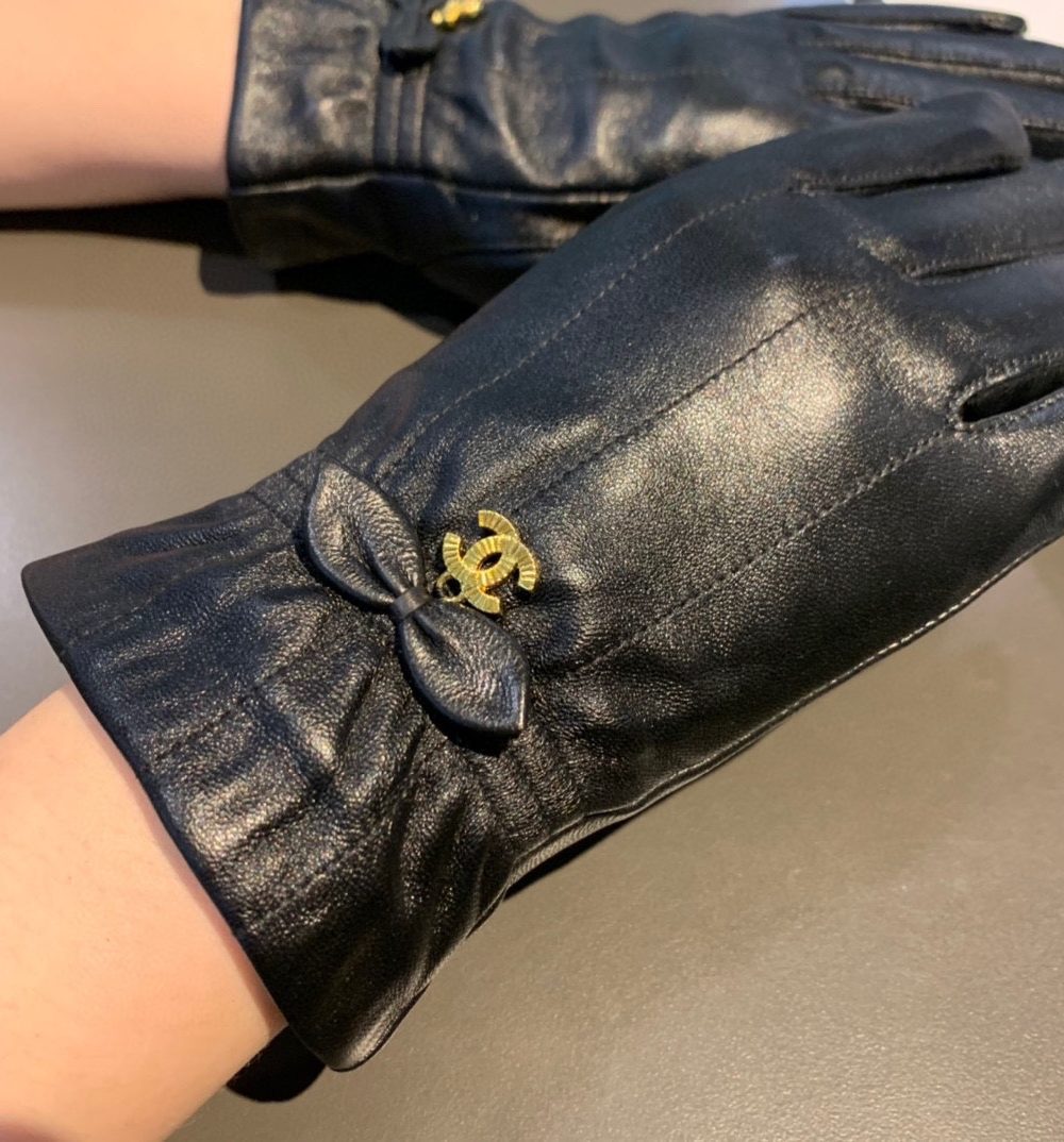 Chanel Gloves In Black