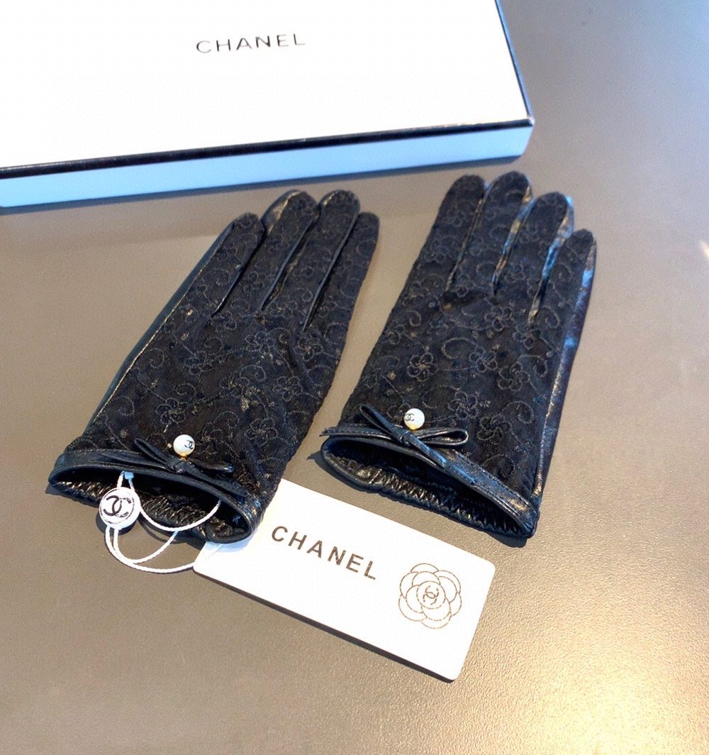 Chanel Gloves In Black