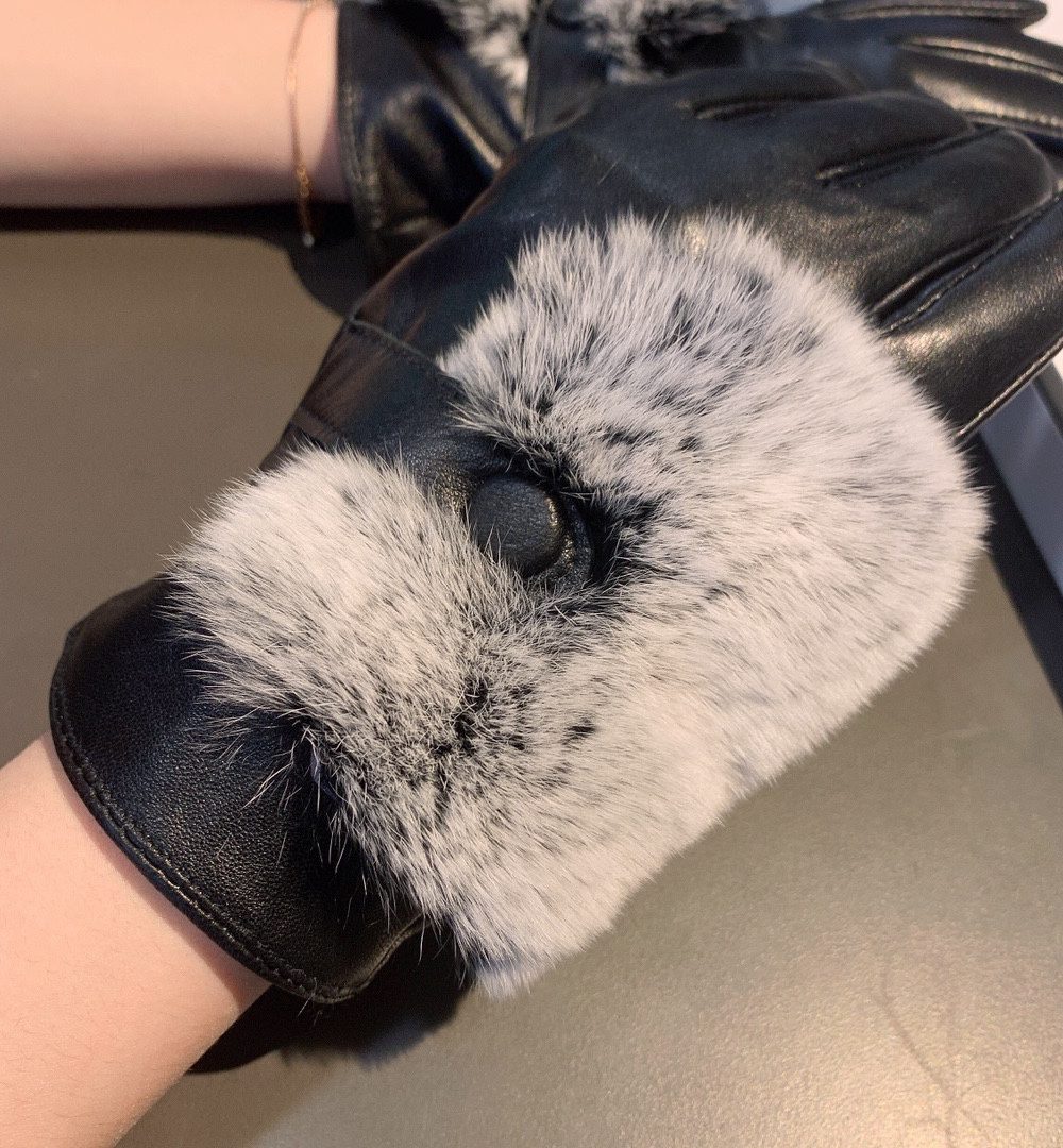 Chanel Gloves In Black