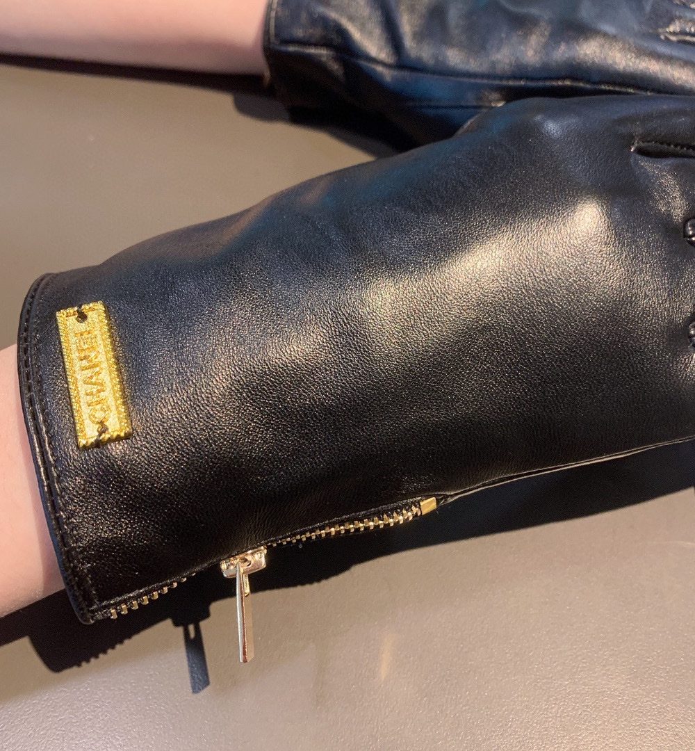 Chanel Gloves In Black