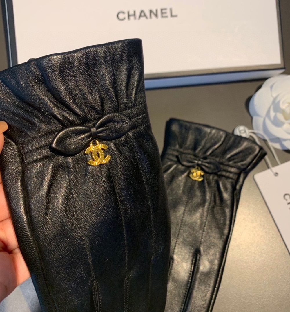 Chanel Gloves In Black