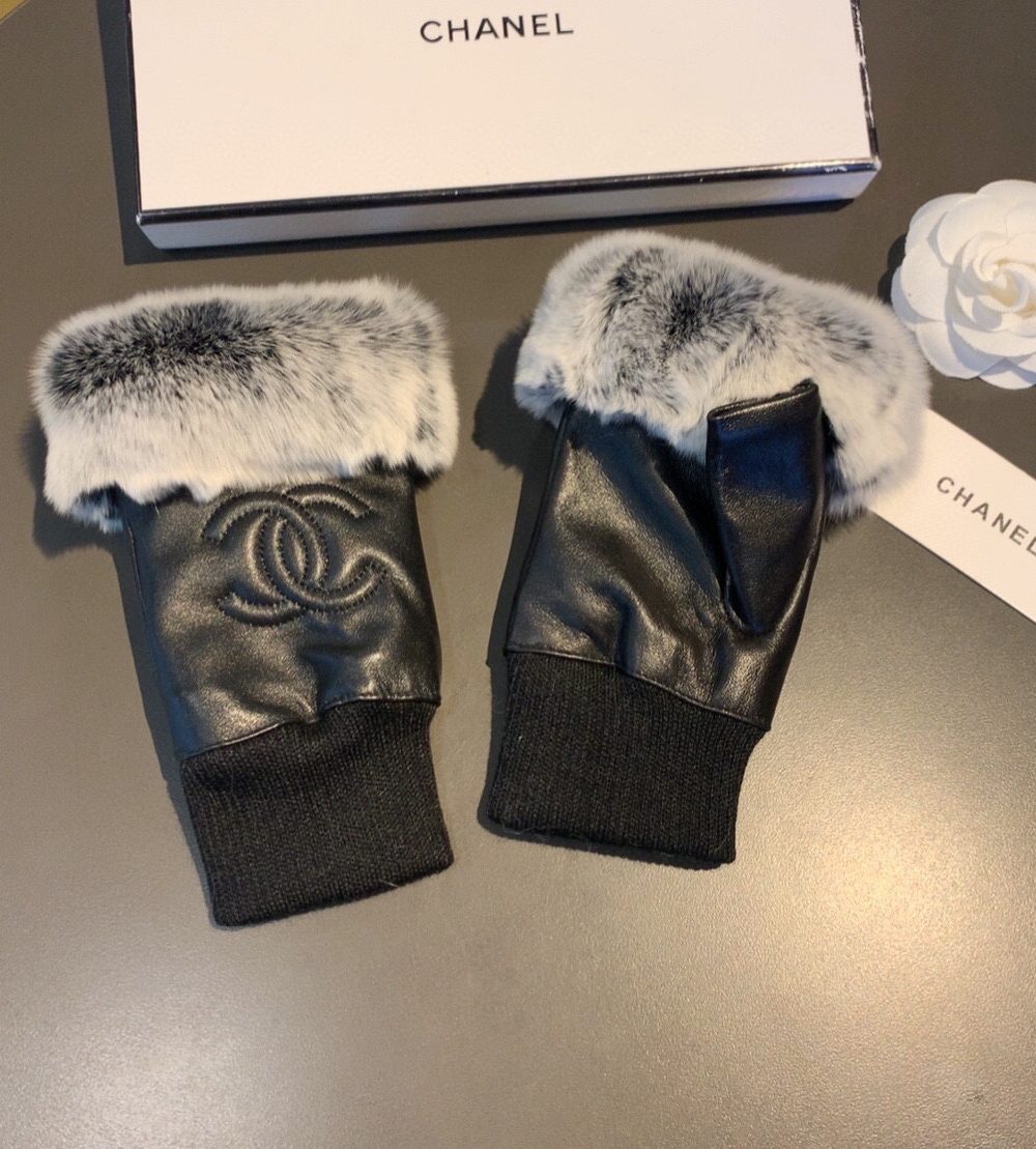 Chanel Gloves In Black