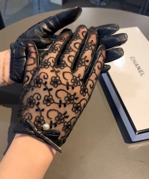Chanel Gloves In Black