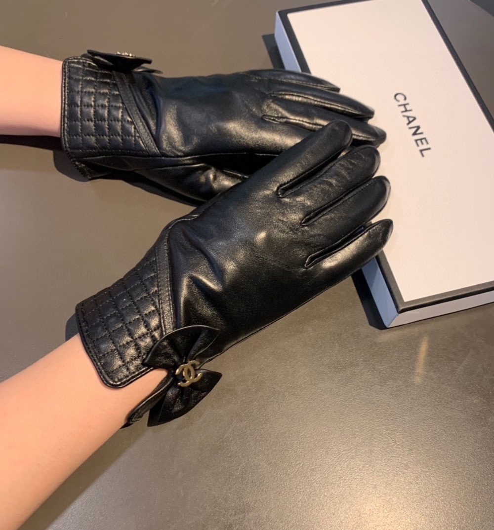 Chanel Gloves In Black