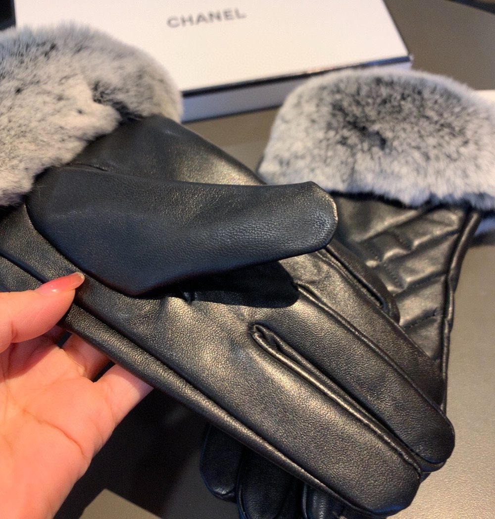 Chanel Gloves In Black