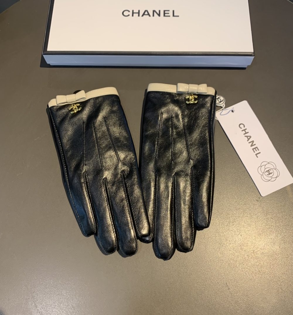 Chanel Gloves In Black