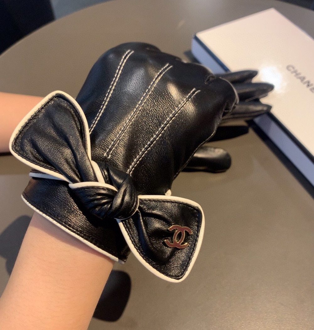 Chanel Gloves In Black