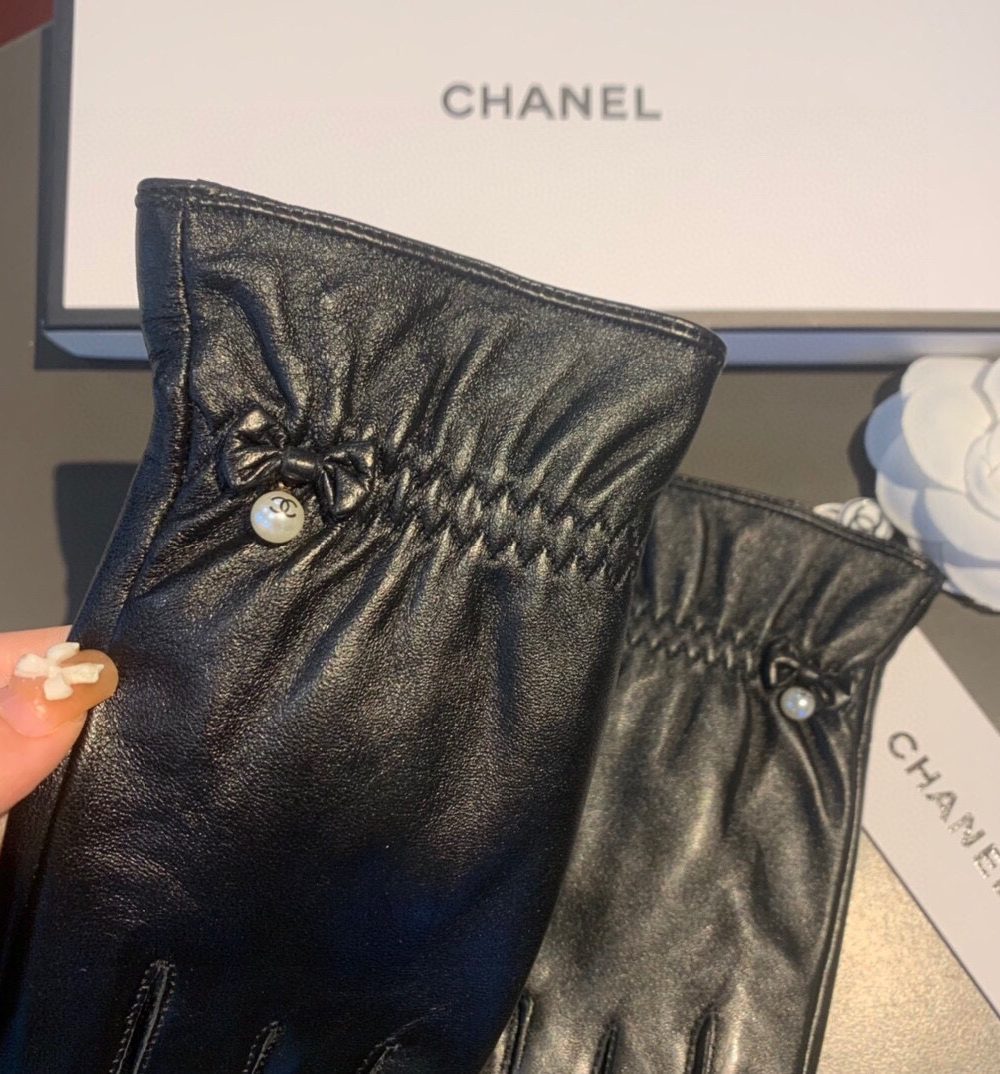 Chanel Gloves In Black