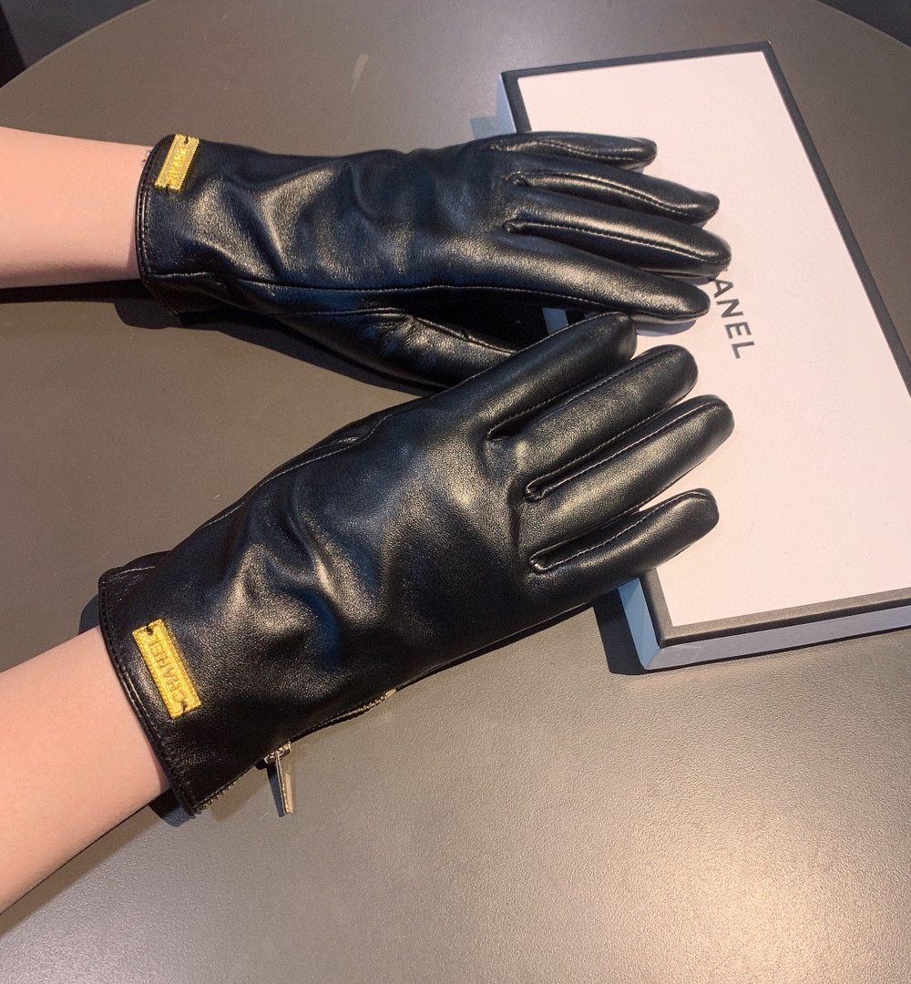 Chanel Gloves In Black