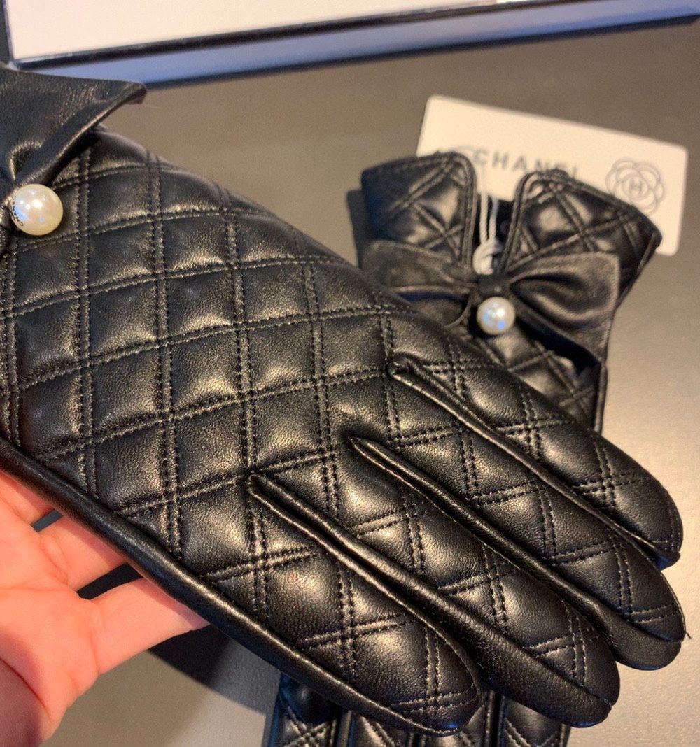 Chanel Gloves In Black