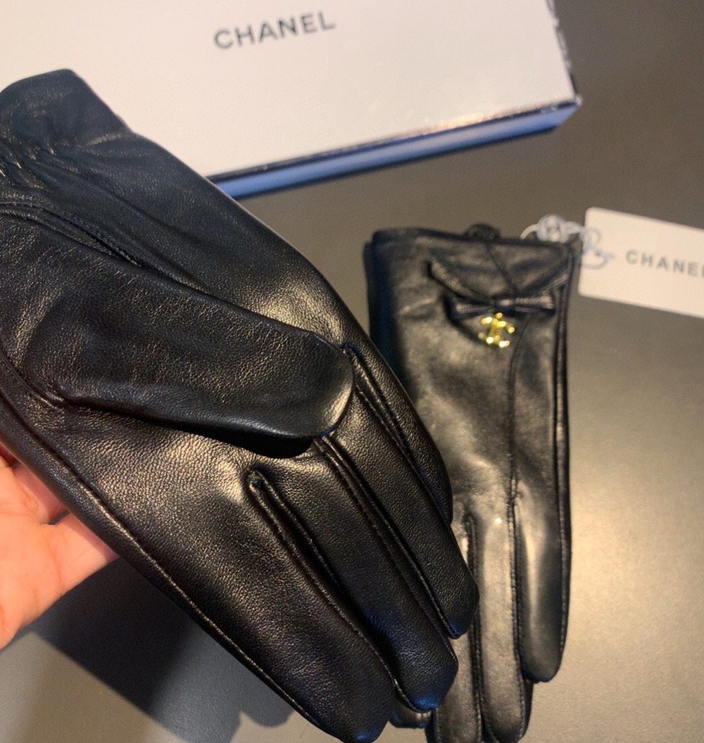 Chanel Gloves In Black