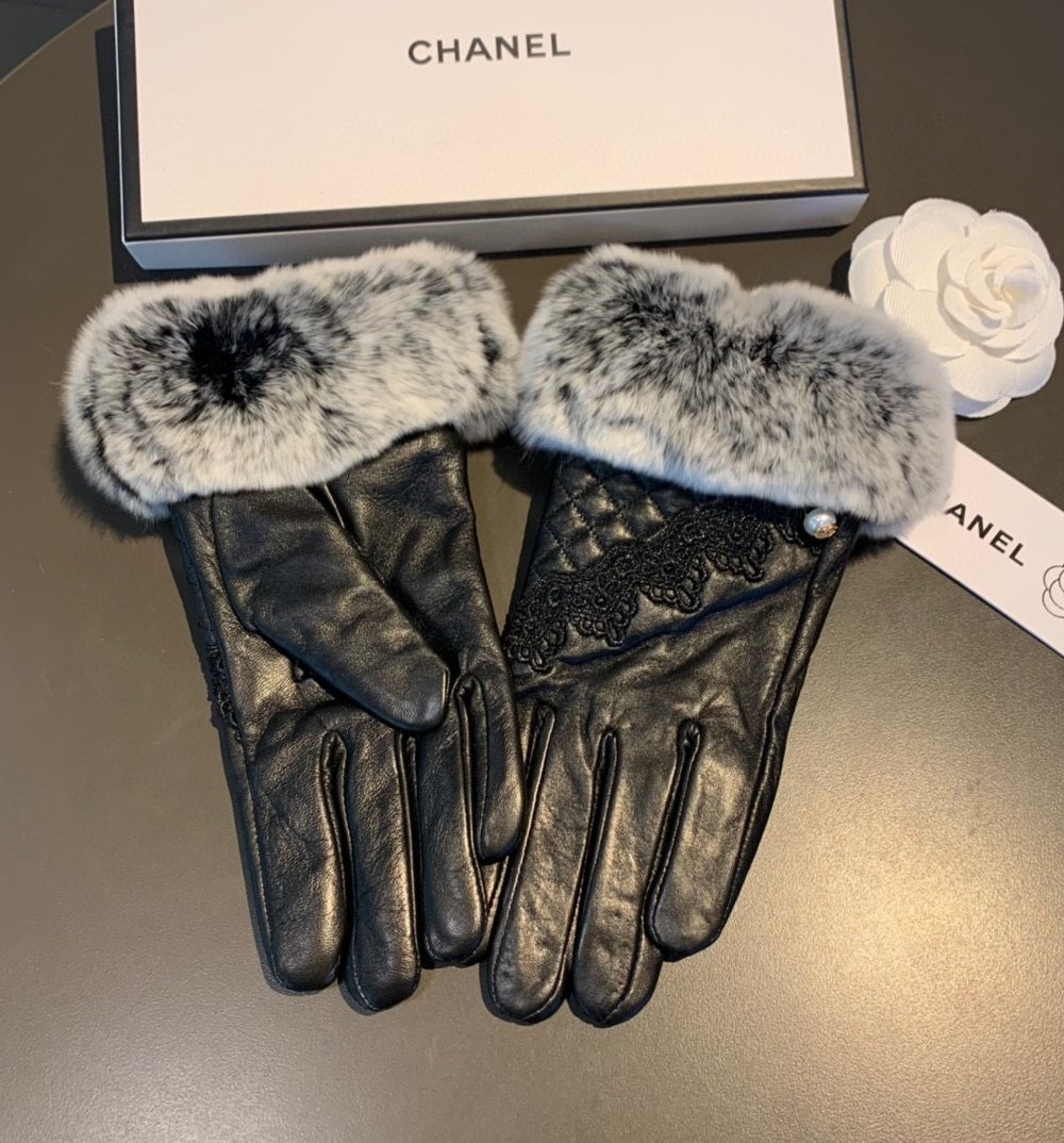 Chanel Gloves In Black