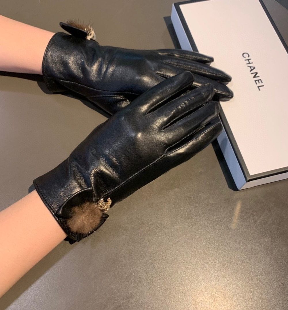 Chanel Gloves In Black