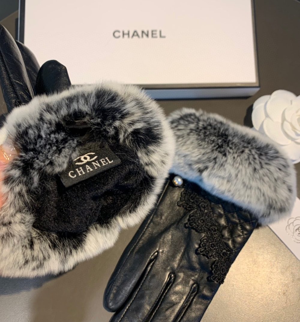 Chanel Gloves In Black