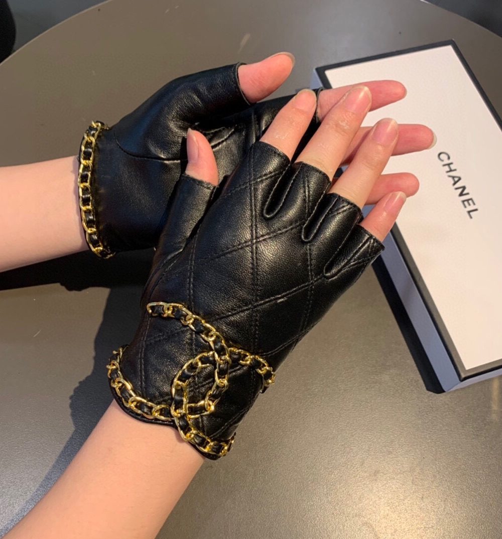 Chanel Gloves In Black