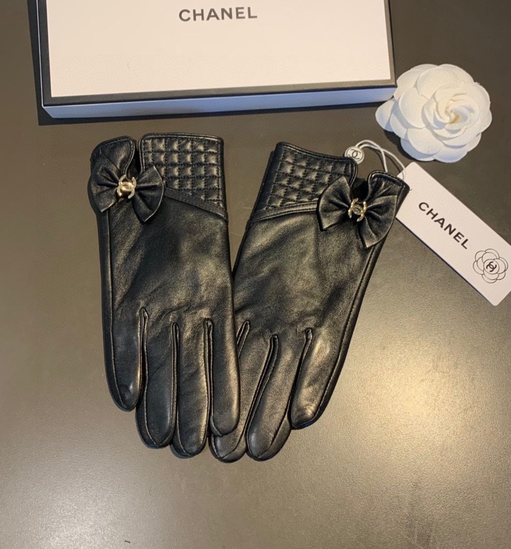 Chanel Gloves In Black