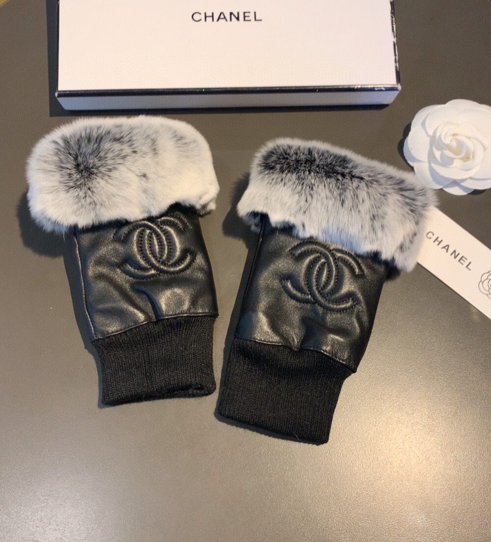 Chanel Gloves In Black