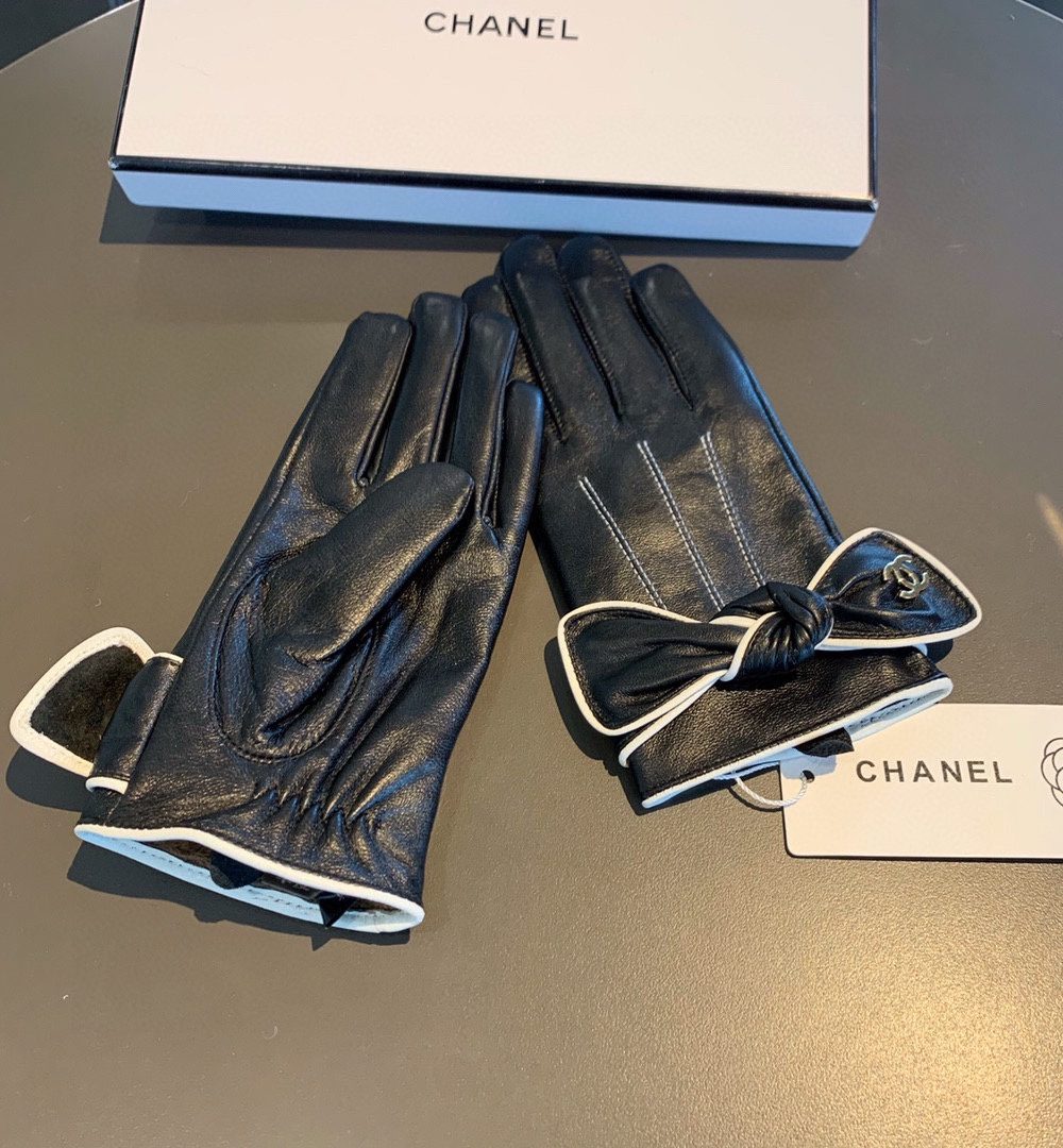 Chanel Gloves In Black
