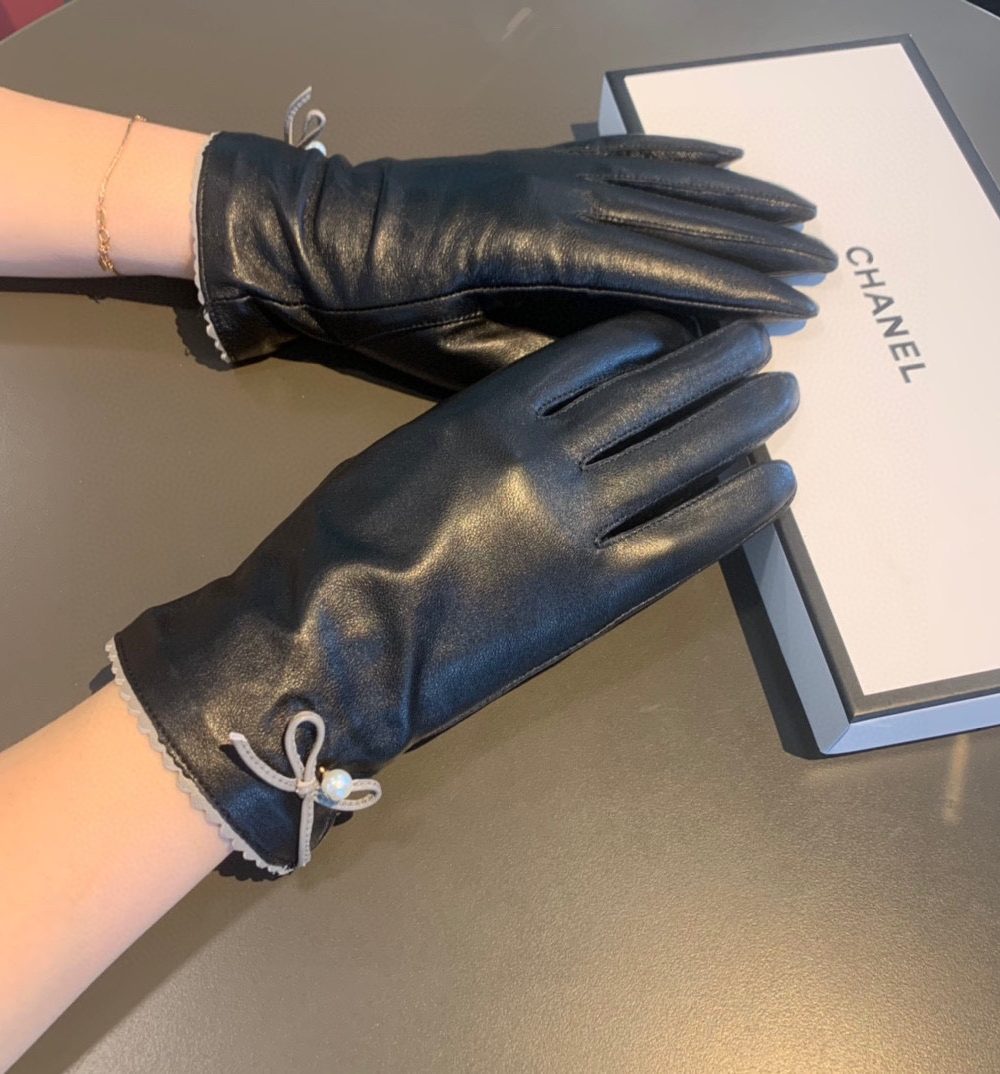 Chanel Gloves In Black