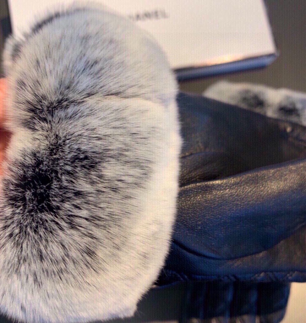 Chanel Gloves In Black