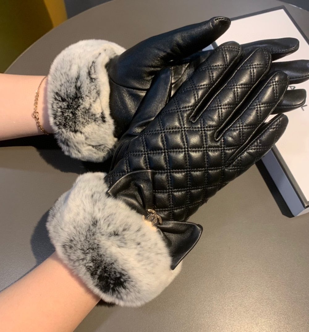 Chanel Gloves In Black