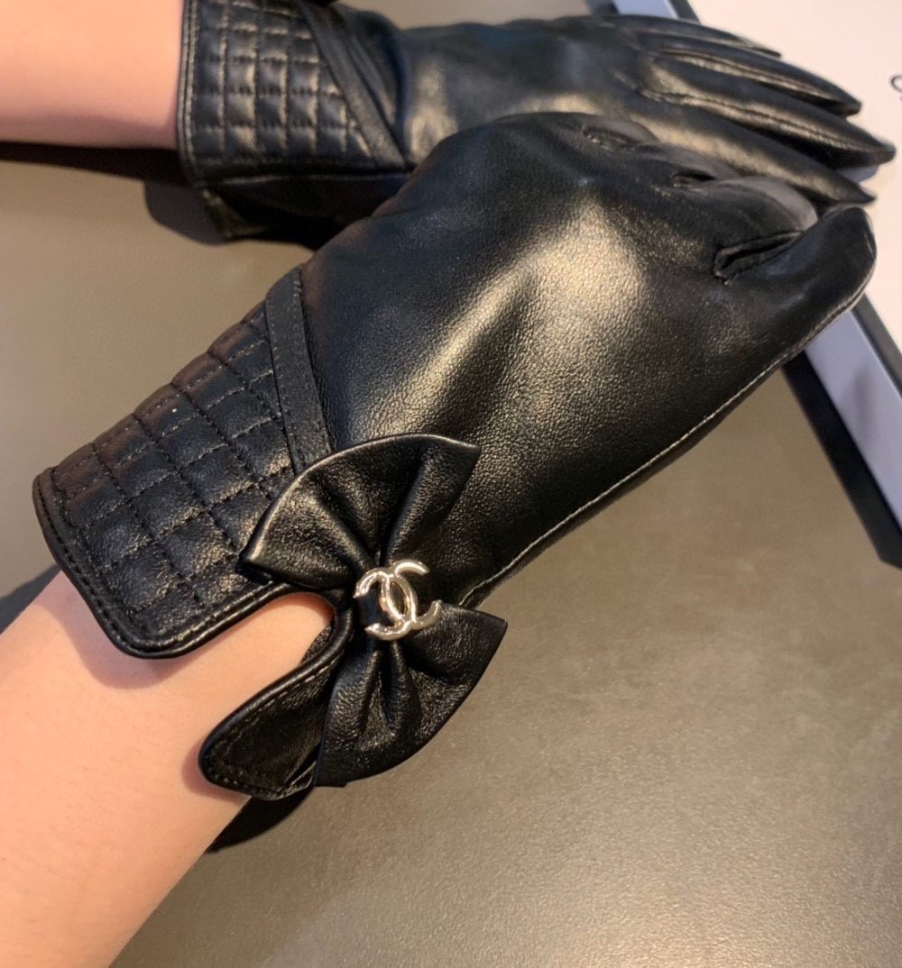 Chanel Gloves In Black