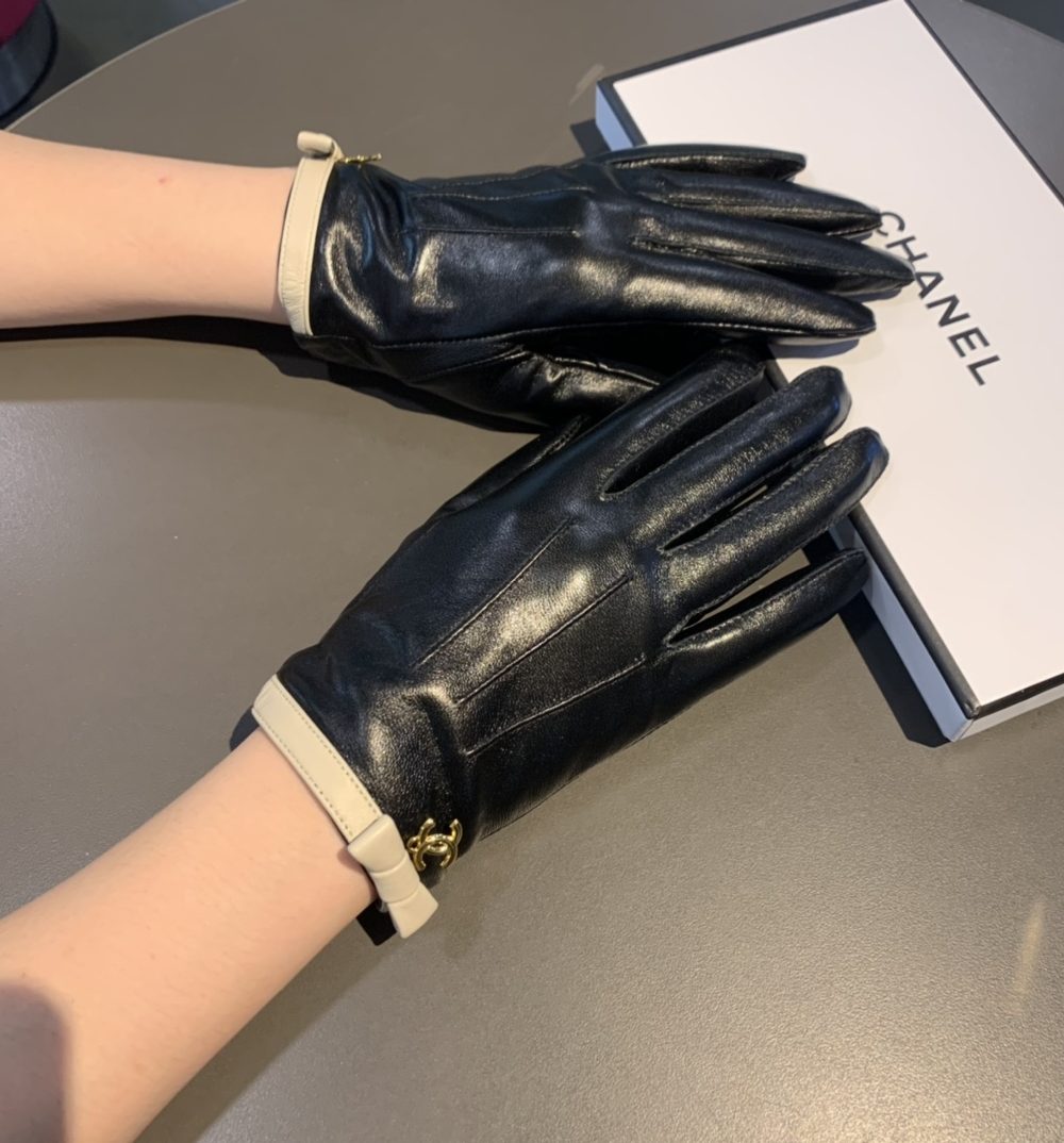Chanel Gloves In Black
