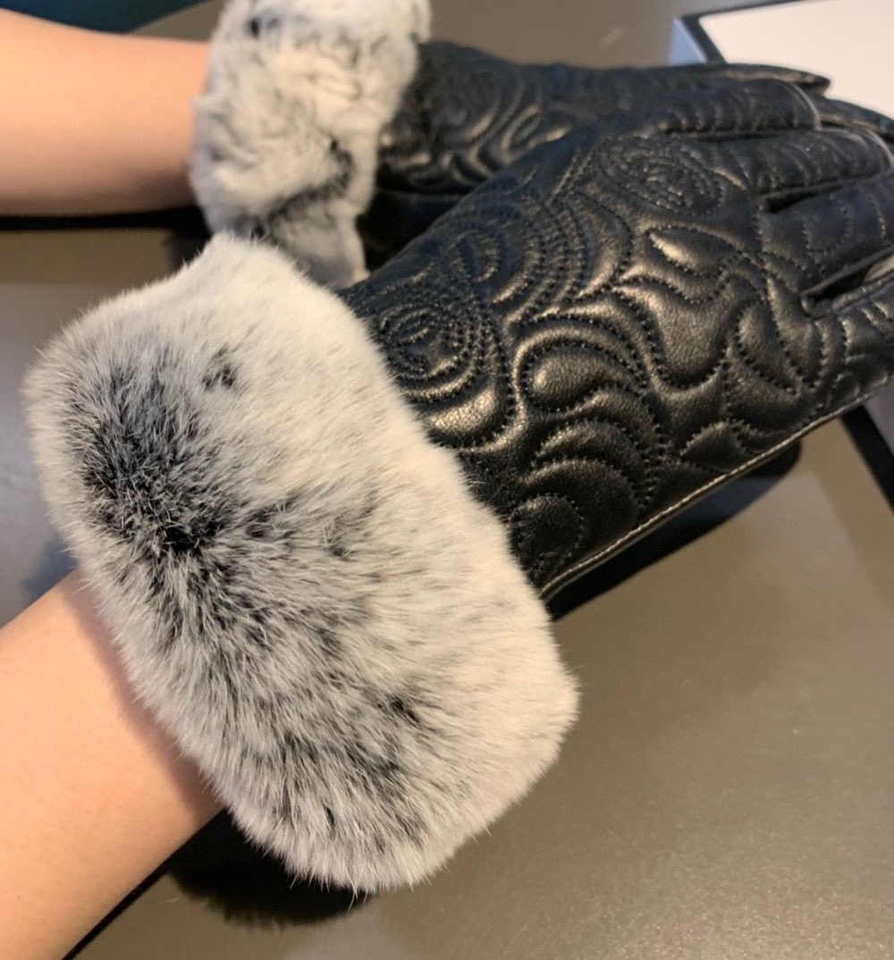 Chanel Gloves In Black