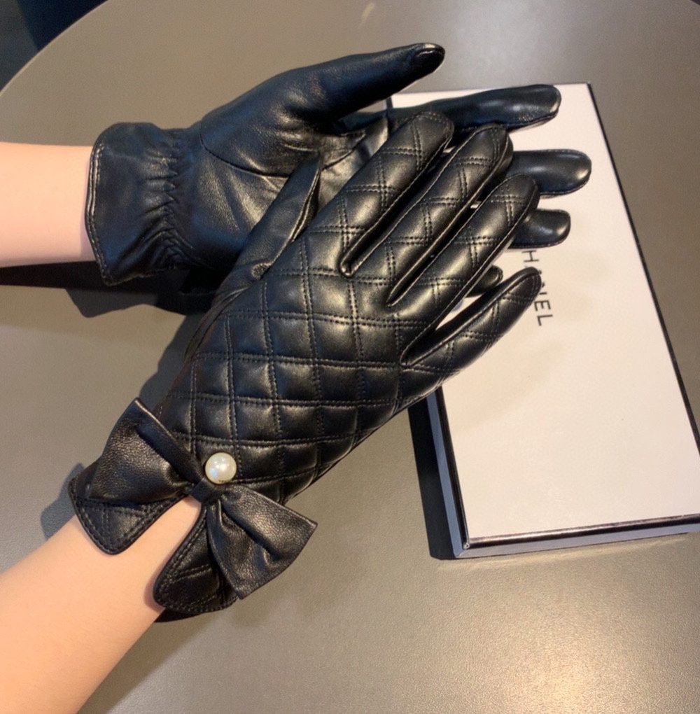 Chanel Gloves In Black