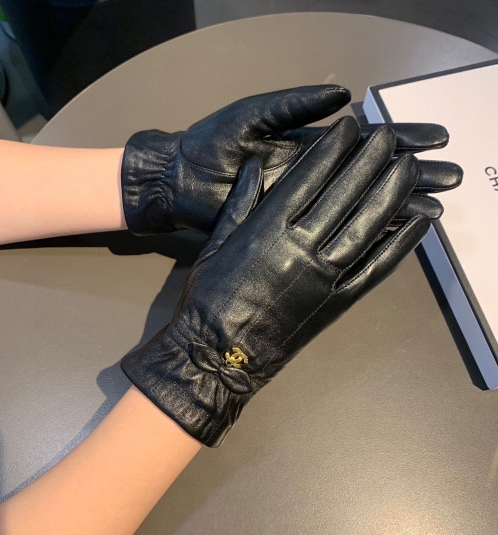 Chanel Gloves In Black