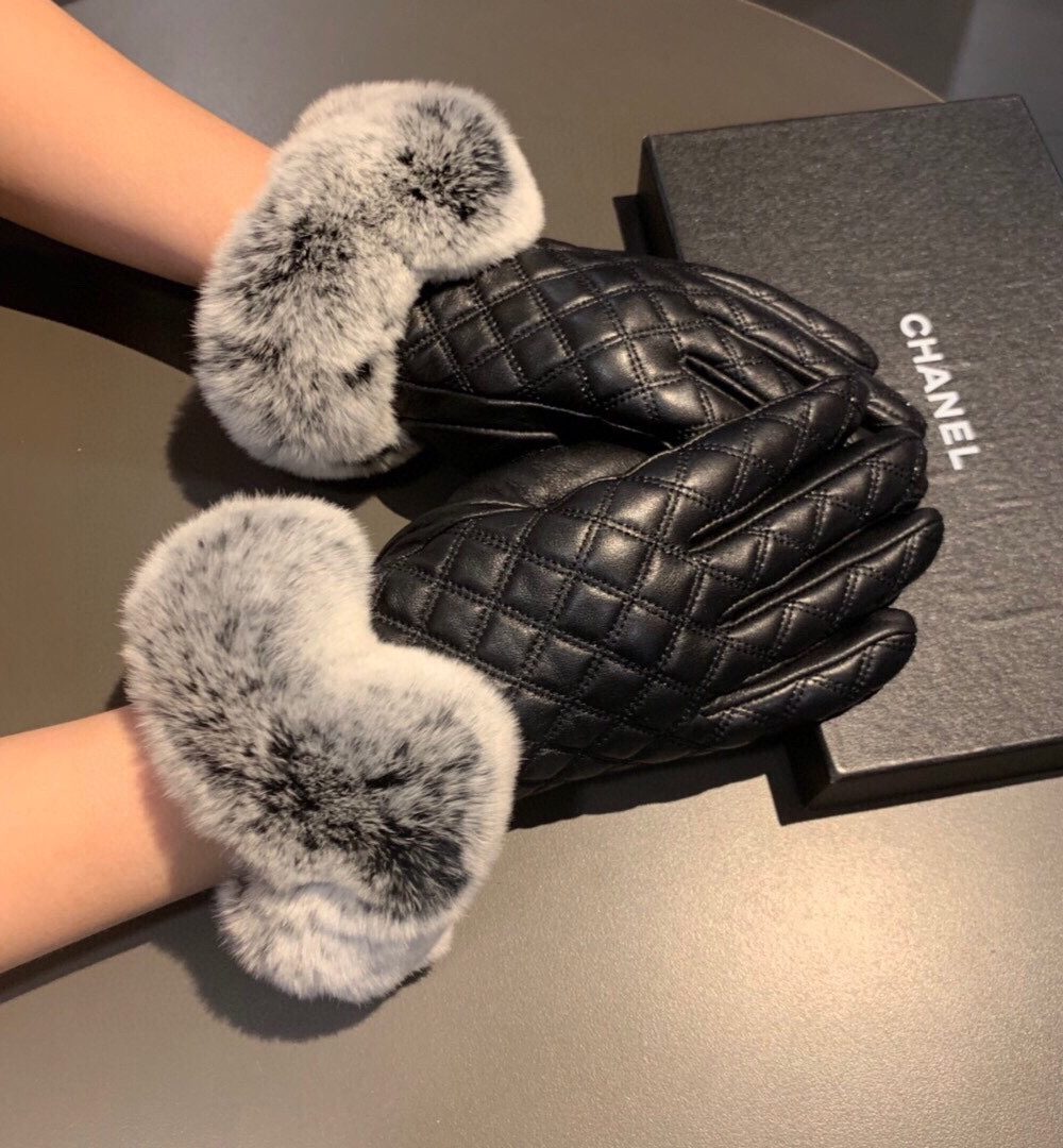 Chanel Gloves In Black