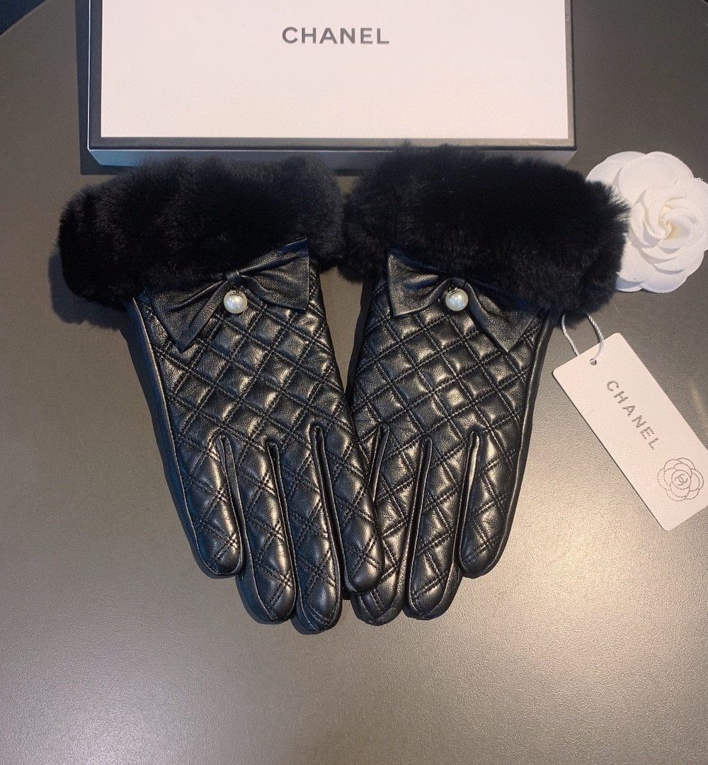 Chanel Gloves In Black