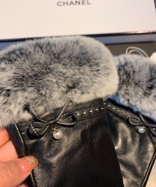 Chanel Gloves In Black