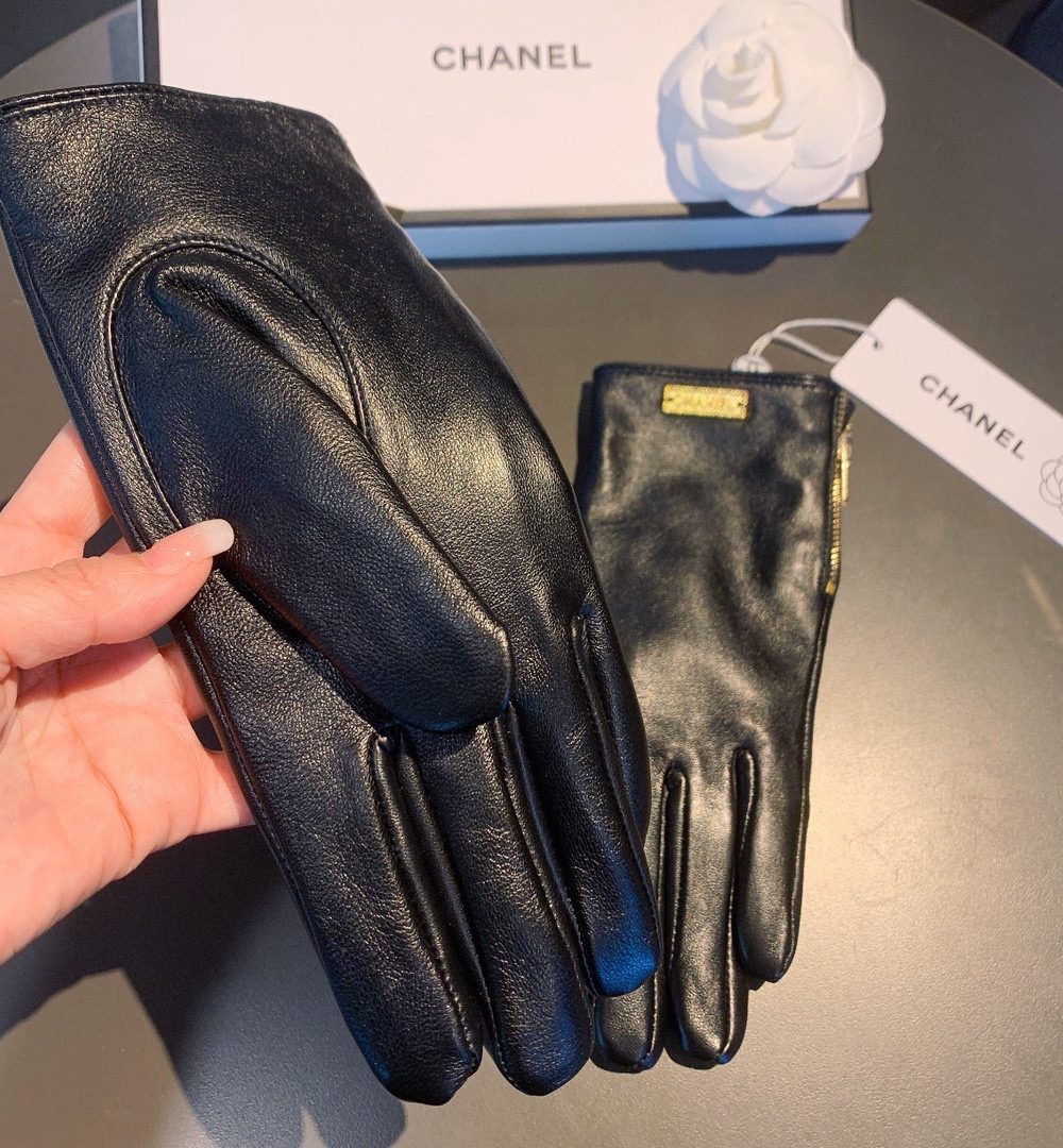 Chanel Gloves In Black