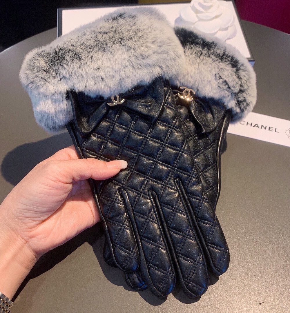 Chanel Gloves In Black