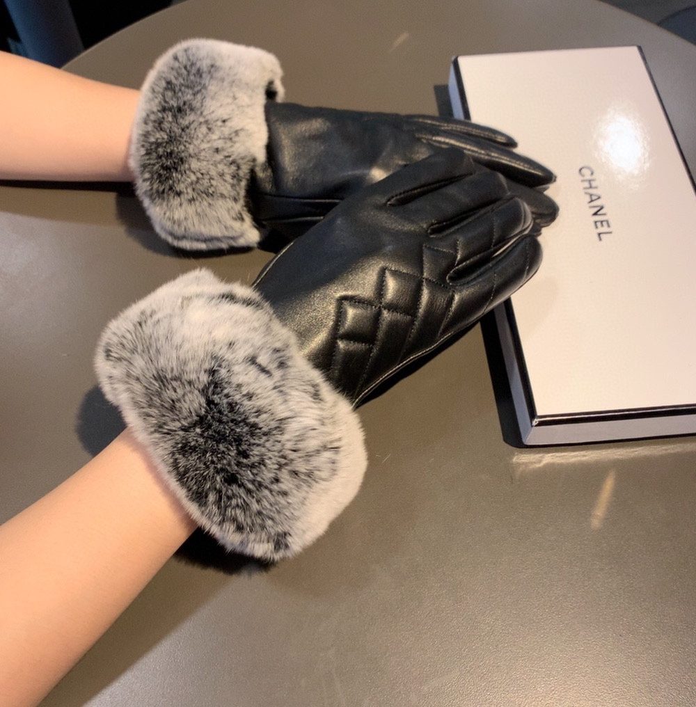 Chanel Gloves In Black
