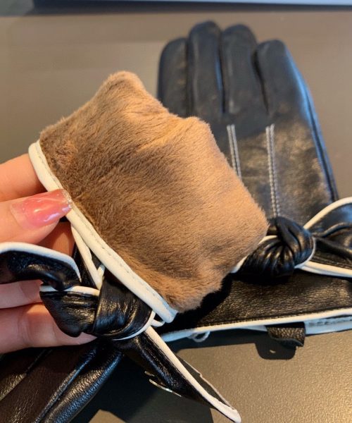 Chanel Gloves In Black