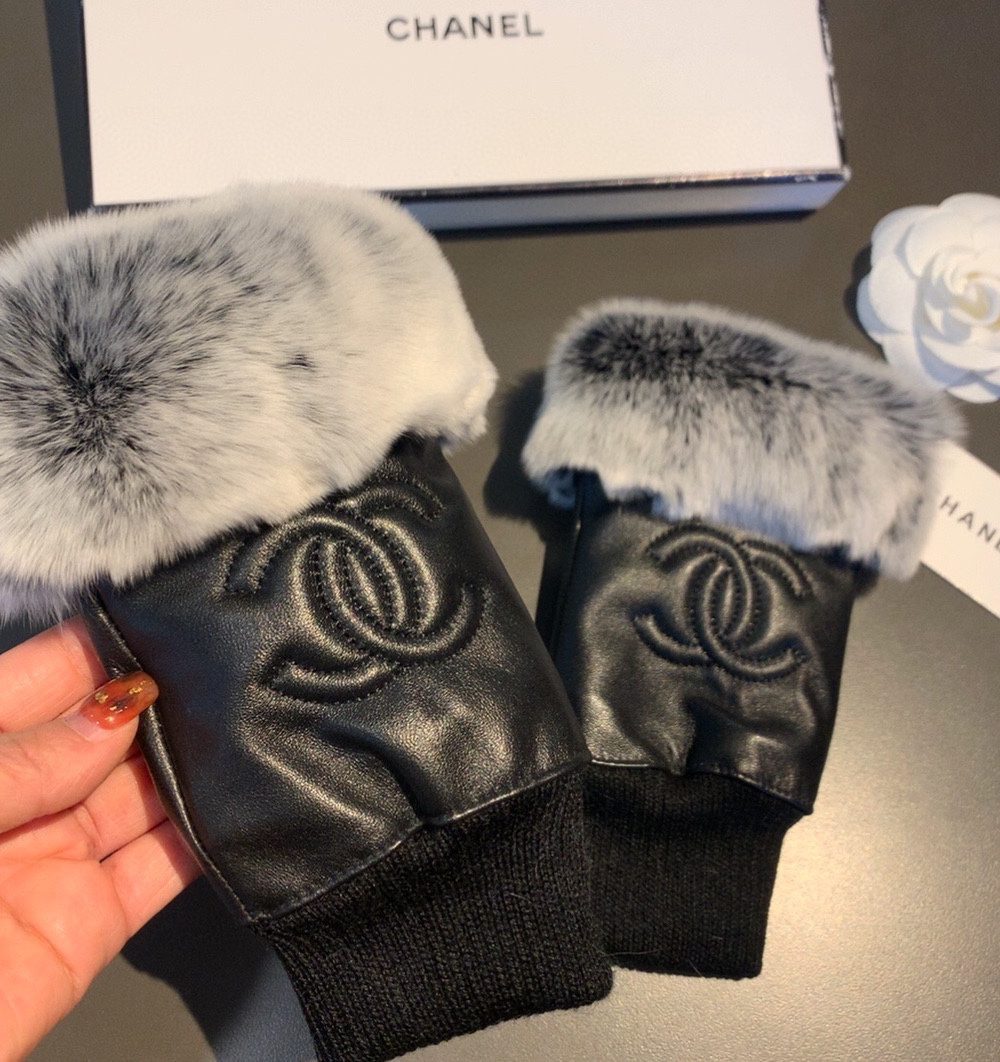 Chanel Gloves In Black
