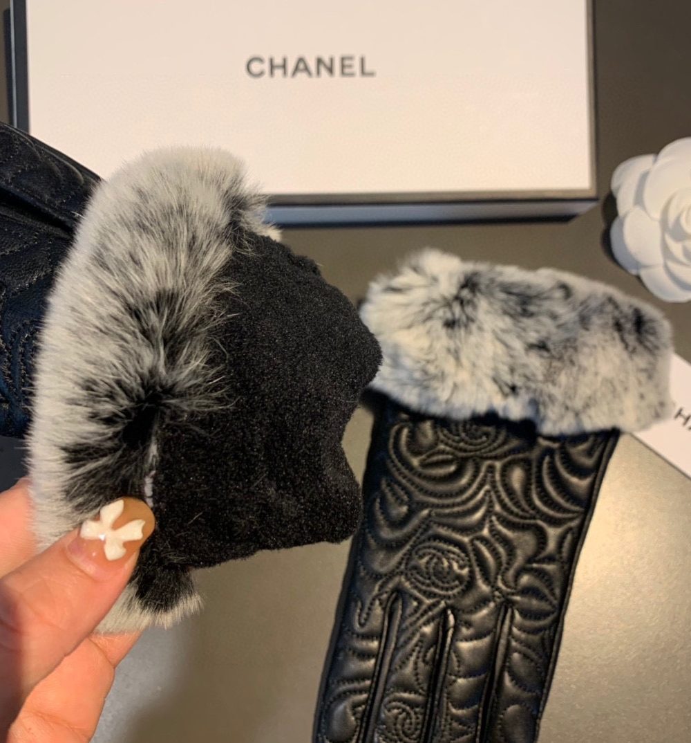 Chanel Gloves In Black