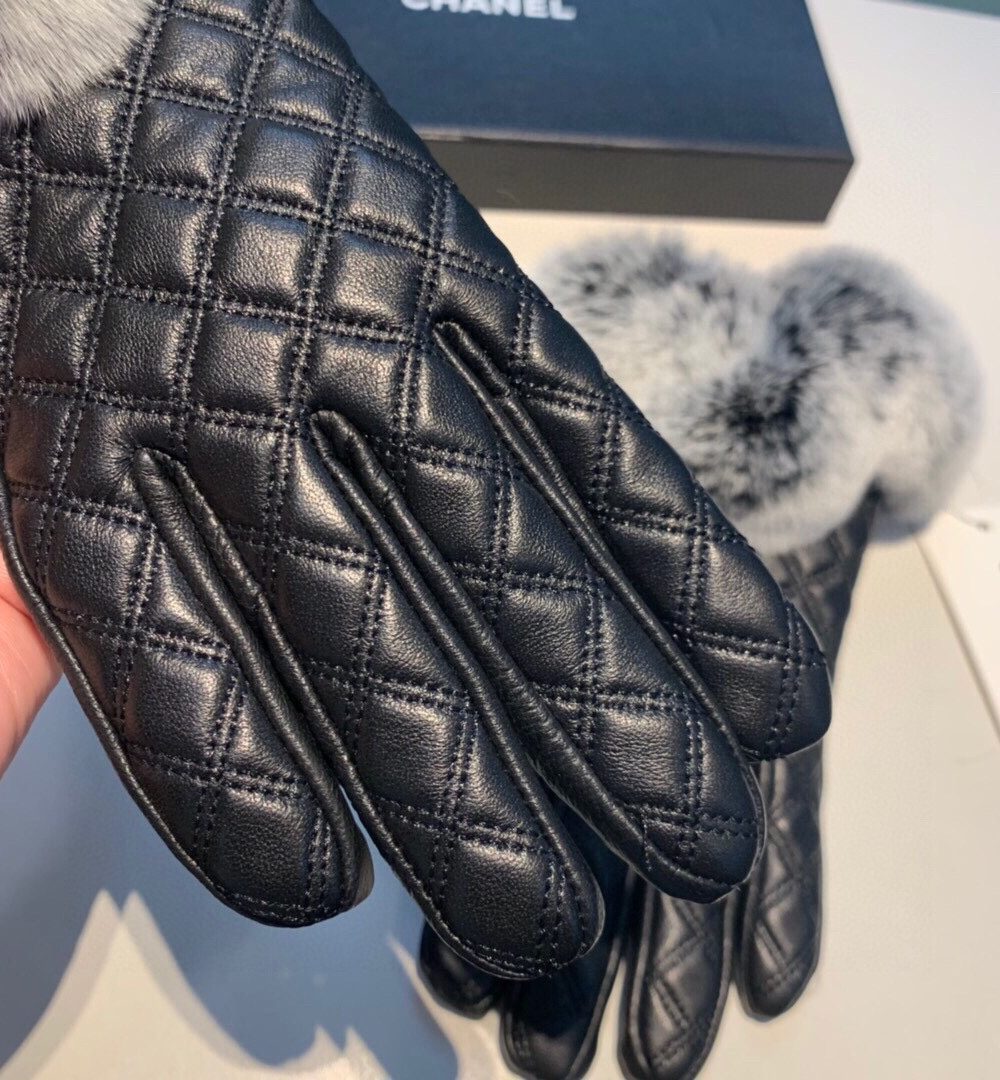 Chanel Gloves In Black