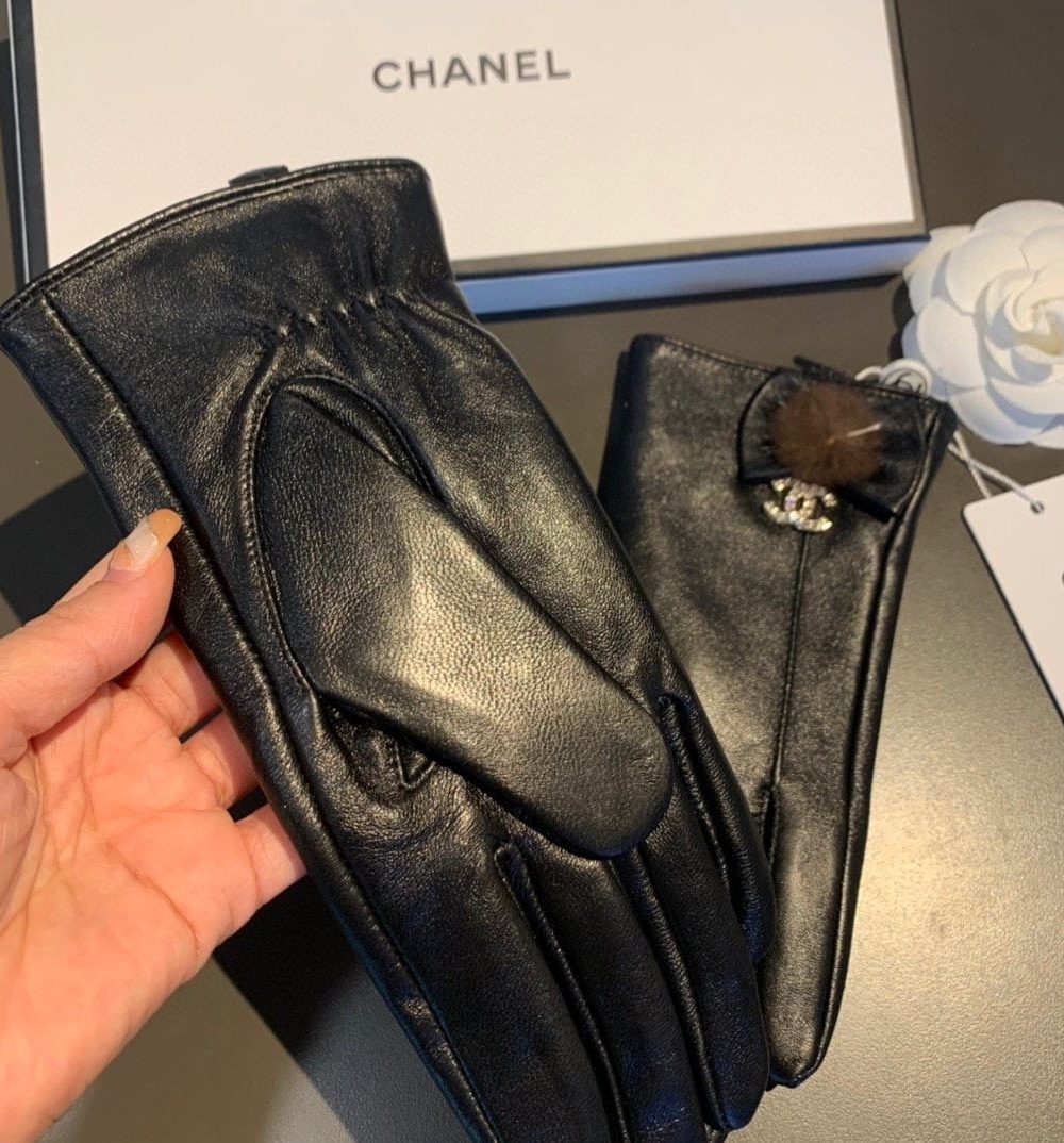 Chanel Gloves In Black