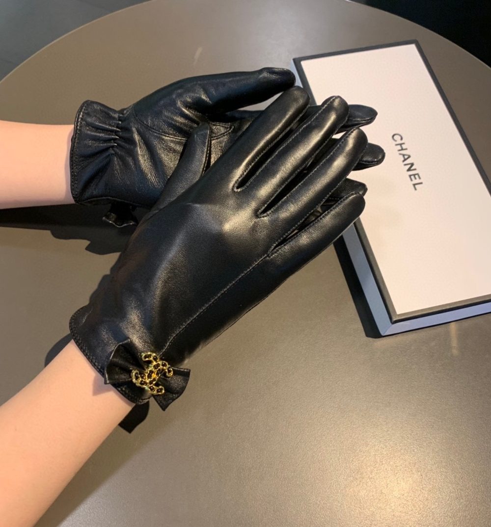 Chanel Gloves In Black