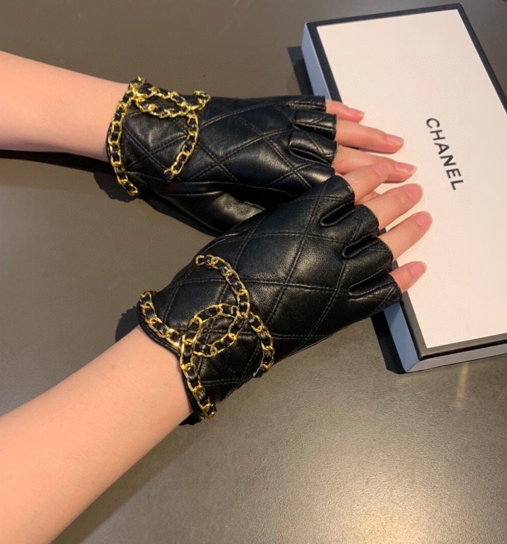 Chanel Gloves In Black